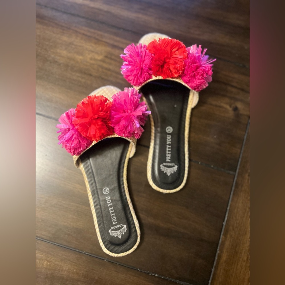 Pretty You London Pom Pom Embelish Slippers